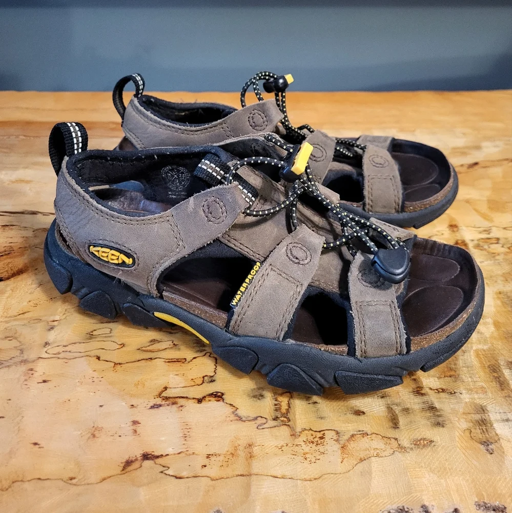 Keen Sarasota Brown Leather Waterproof Sandals Big Kids Size 5